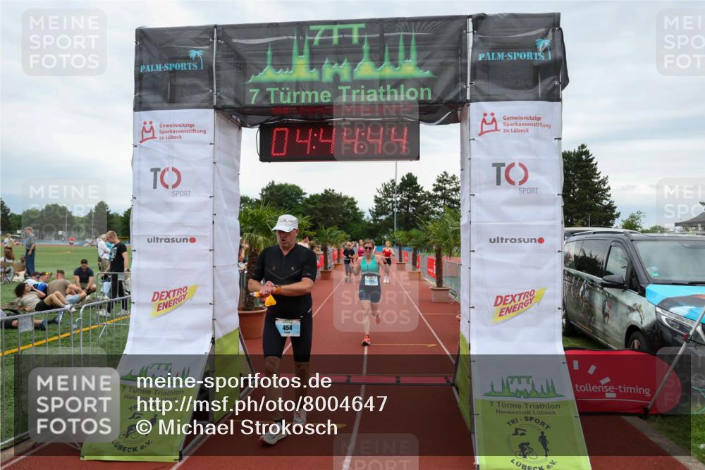 15.06.2025 - 7 Türme Triathlon Michael Strokosch http://msf.ph/oto/8004647 15.06.2025 14:44:43 Ziel 454, 581 meine-sportfotos.de