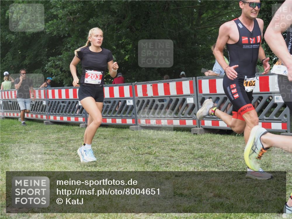 21.06.2025 - 27. Vierlanden-Triathlon KatJ http://msf.ph/oto/8004651 15.06.2025 12:57:57 Ziel 712, 1019, 1020, 1022, 1023 meine-sportfotos.de