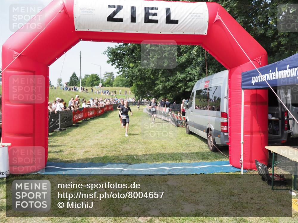 21.06.2025 - 27. Vierlanden-Triathlon MichiJ http://msf.ph/oto/8004657 15.06.2026 11:29:32 Ziel 263, 382, 507, 566 meine-sportfotos.de
