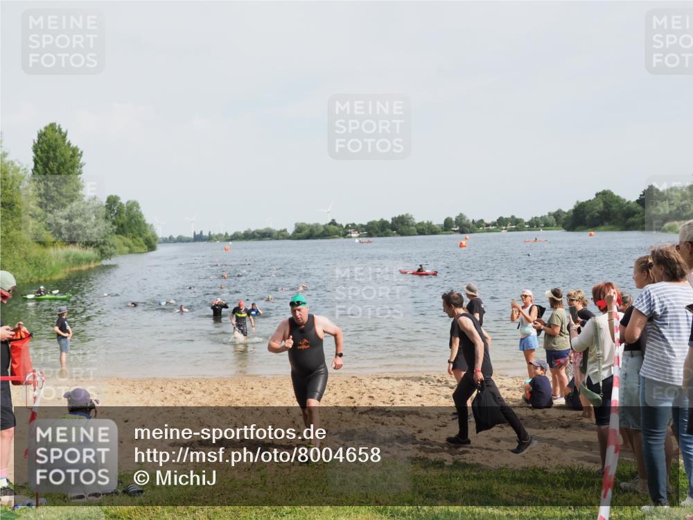21.06.2025 - 27. Vierlanden-Triathlon MichiJ http://msf.ph/oto/8004658 15.06.2026 10:06:20 Schwimmen 370, 381, 394, 418, 447, 455 meine-sportfotos.de