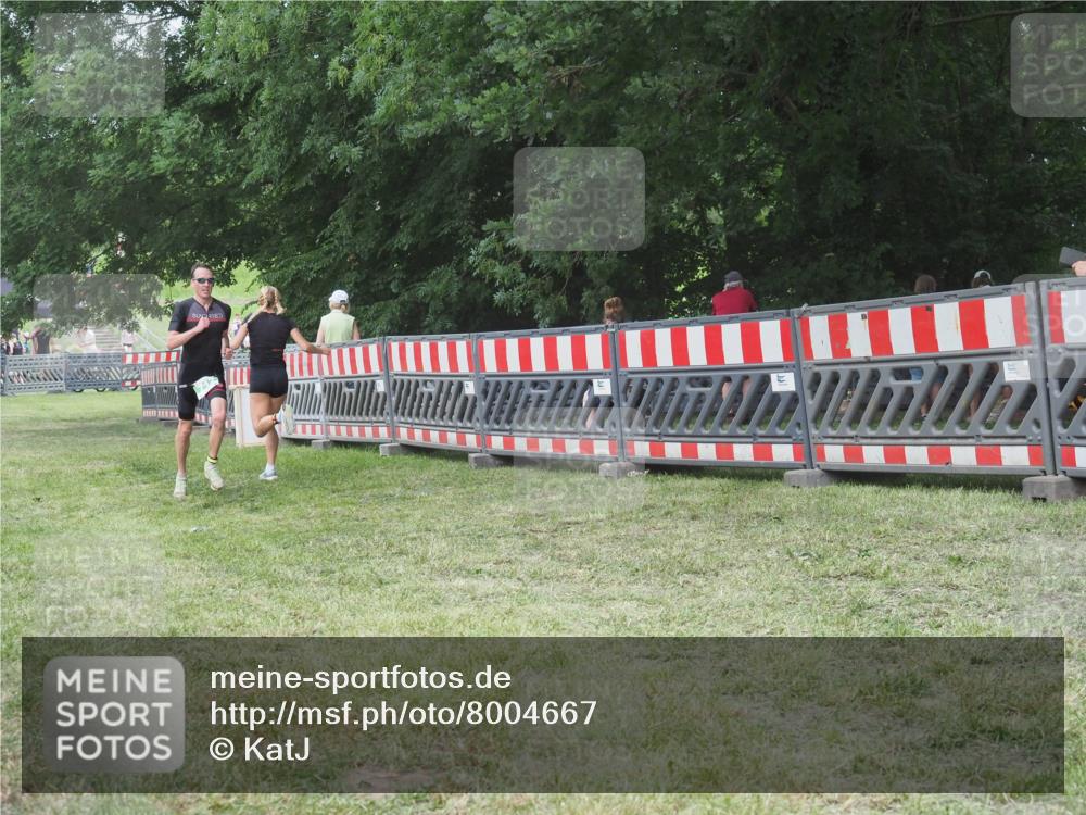 21.06.2025 - 27. Vierlanden-Triathlon KatJ http://msf.ph/oto/8004667 15.06.2025 12:58:05 Ziel 712 meine-sportfotos.de