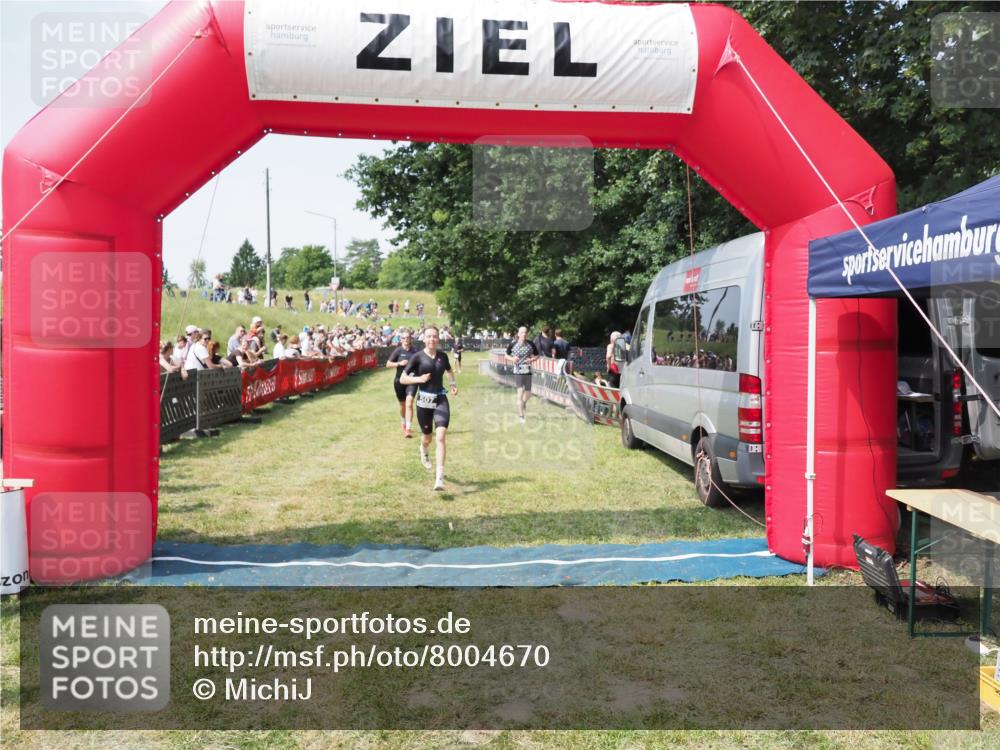 21.06.2025 - 27. Vierlanden-Triathlon MichiJ http://msf.ph/oto/8004670 15.06.2026 11:29:33 Ziel 263, 382, 507, 566 meine-sportfotos.de