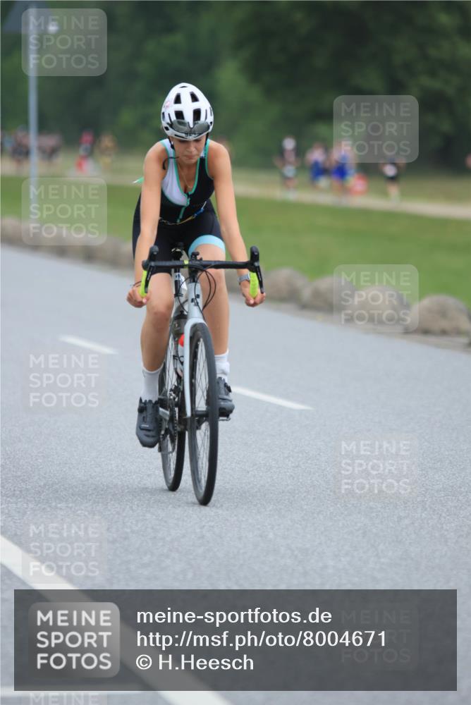 21.06.2025 - 27. Vierlanden-Triathlon H.Heesch http://msf.ph/oto/8004671 15.06.2025 12:51:34 Radfahren 924 meine-sportfotos.de