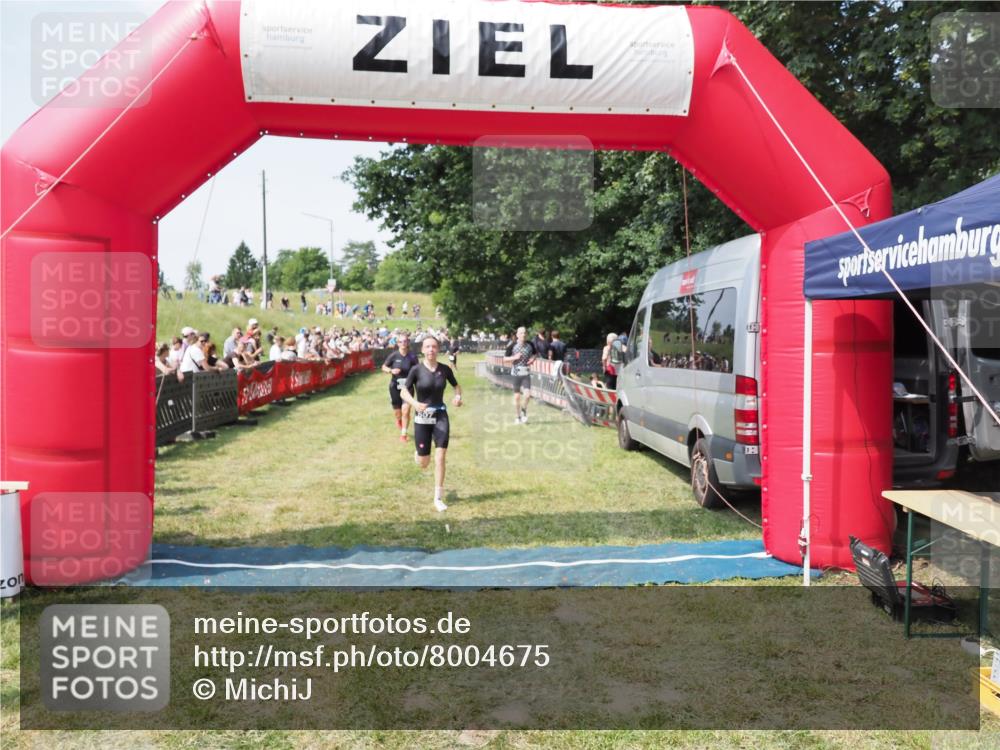 21.06.2025 - 27. Vierlanden-Triathlon MichiJ http://msf.ph/oto/8004675 15.06.2026 11:29:33 Ziel 263, 382, 507, 566 meine-sportfotos.de