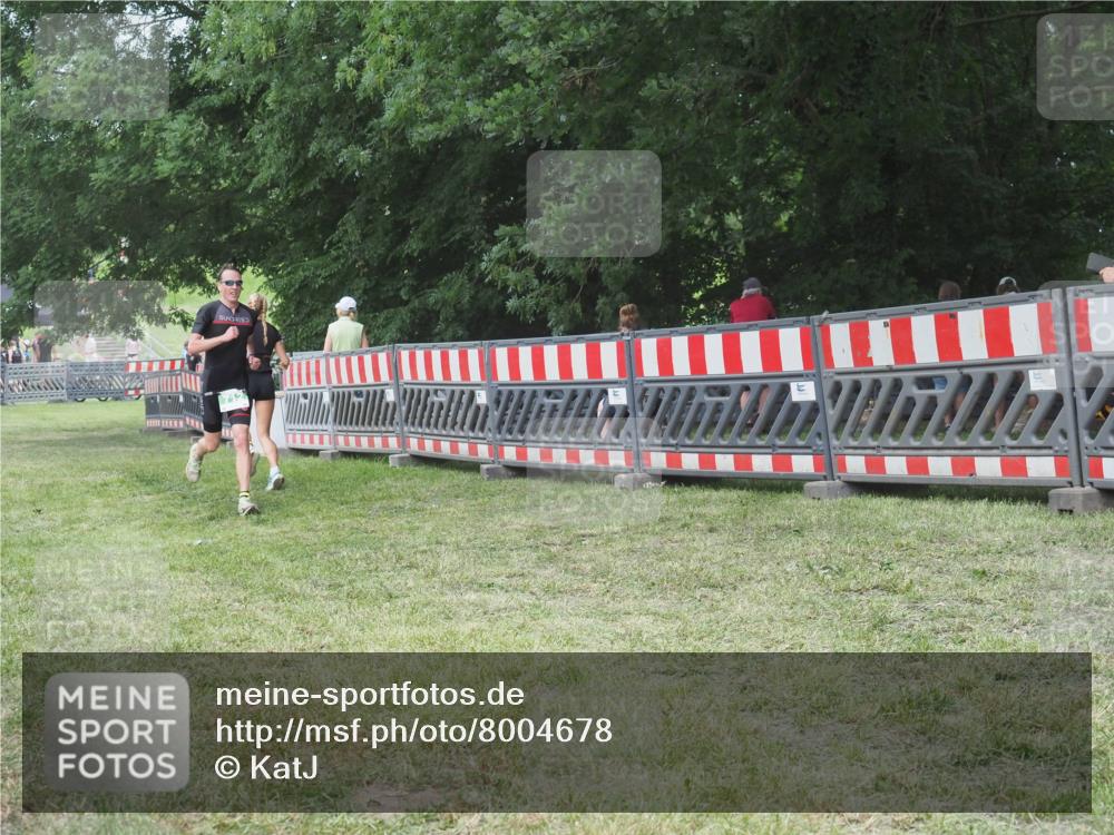 21.06.2025 - 27. Vierlanden-Triathlon KatJ http://msf.ph/oto/8004678 15.06.2025 12:58:05 Ziel 712 meine-sportfotos.de