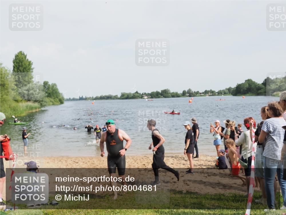 21.06.2025 - 27. Vierlanden-Triathlon MichiJ http://msf.ph/oto/8004681 15.06.2026 10:06:20 Schwimmen 370, 381, 394, 418, 447, 455 meine-sportfotos.de