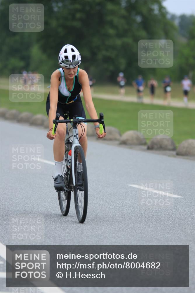 21.06.2025 - 27. Vierlanden-Triathlon H.Heesch http://msf.ph/oto/8004682 15.06.2025 12:51:34 Radfahren 924 meine-sportfotos.de