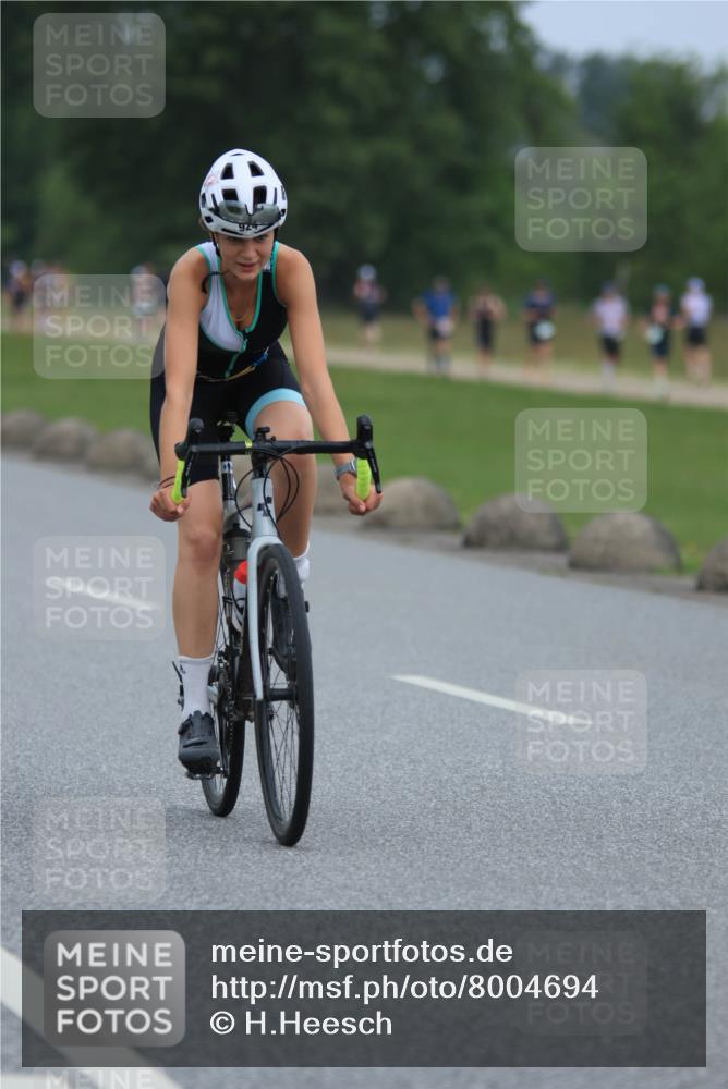 21.06.2025 - 27. Vierlanden-Triathlon H.Heesch http://msf.ph/oto/8004694 15.06.2025 12:51:34 Radfahren 924 meine-sportfotos.de
