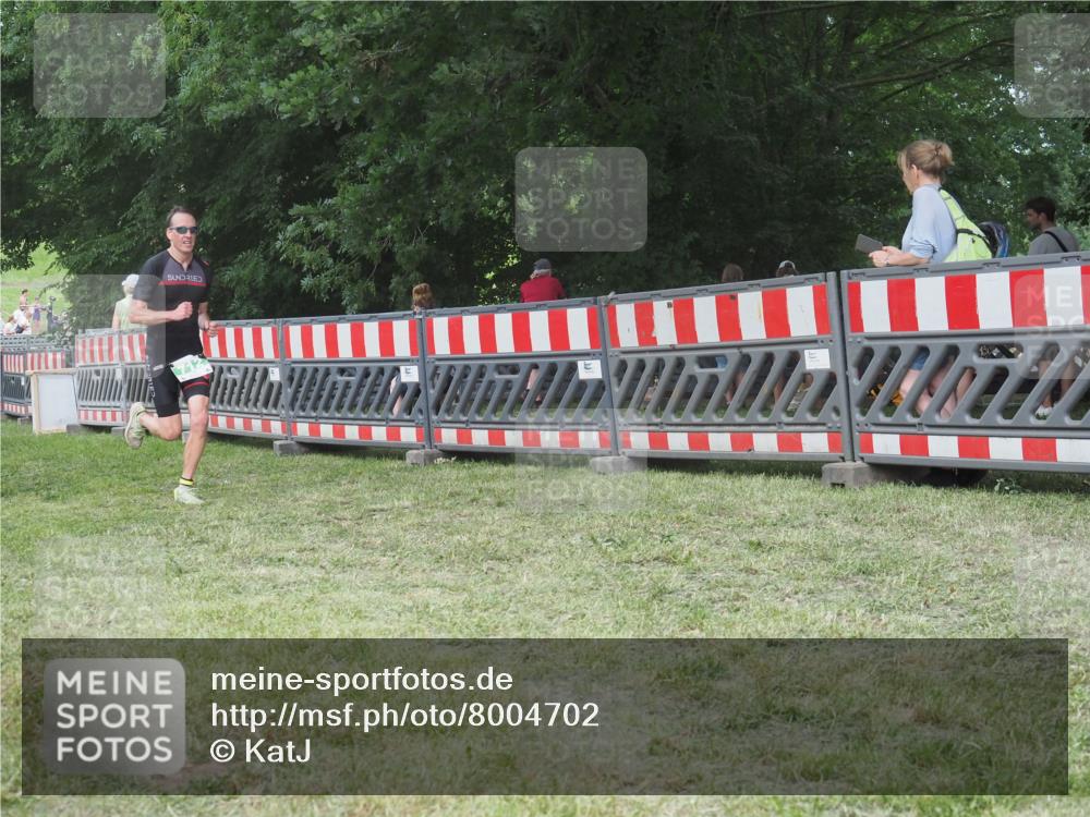 21.06.2025 - 27. Vierlanden-Triathlon KatJ http://msf.ph/oto/8004702 15.06.2025 12:58:06 Ziel 712 meine-sportfotos.de