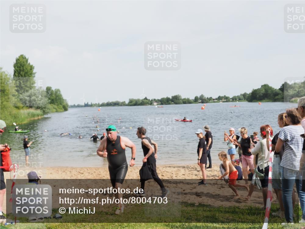 21.06.2025 - 27. Vierlanden-Triathlon MichiJ http://msf.ph/oto/8004703 15.06.2026 10:06:20 Schwimmen 370, 381, 394, 418, 447, 455 meine-sportfotos.de