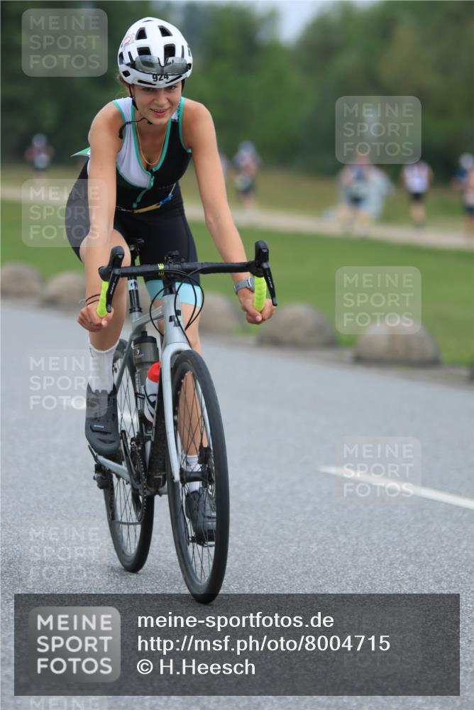 21.06.2025 - 27. Vierlanden-Triathlon H.Heesch http://msf.ph/oto/8004715 15.06.2025 12:51:35 Radfahren 924 meine-sportfotos.de
