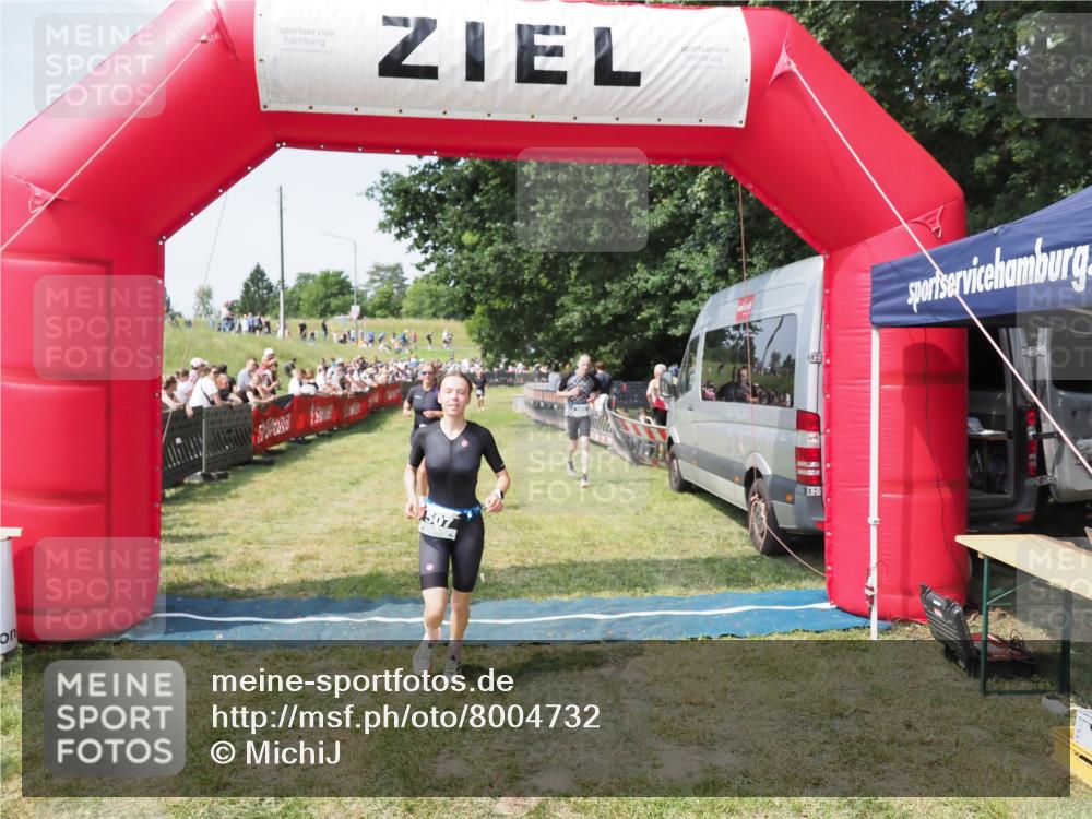 21.06.2025 - 27. Vierlanden-Triathlon MichiJ http://msf.ph/oto/8004732 15.06.2026 11:29:34 Ziel 263, 382, 507, 566 meine-sportfotos.de