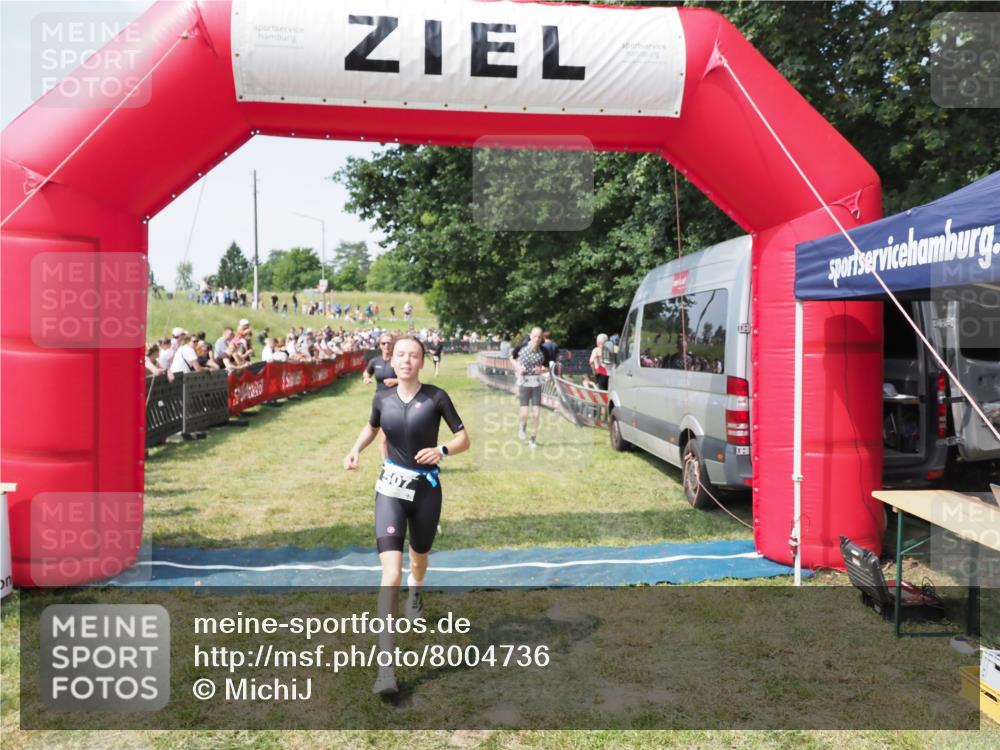 21.06.2025 - 27. Vierlanden-Triathlon MichiJ http://msf.ph/oto/8004736 15.06.2026 11:29:34 Ziel 263, 382, 507, 566 meine-sportfotos.de