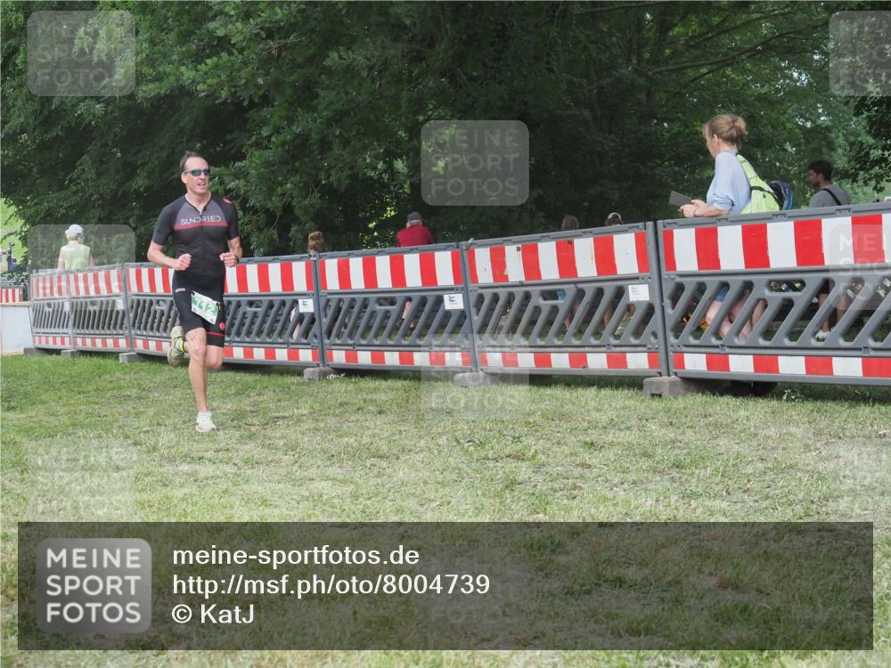 21.06.2025 - 27. Vierlanden-Triathlon KatJ http://msf.ph/oto/8004739 15.06.2025 12:58:06 Ziel 712 meine-sportfotos.de