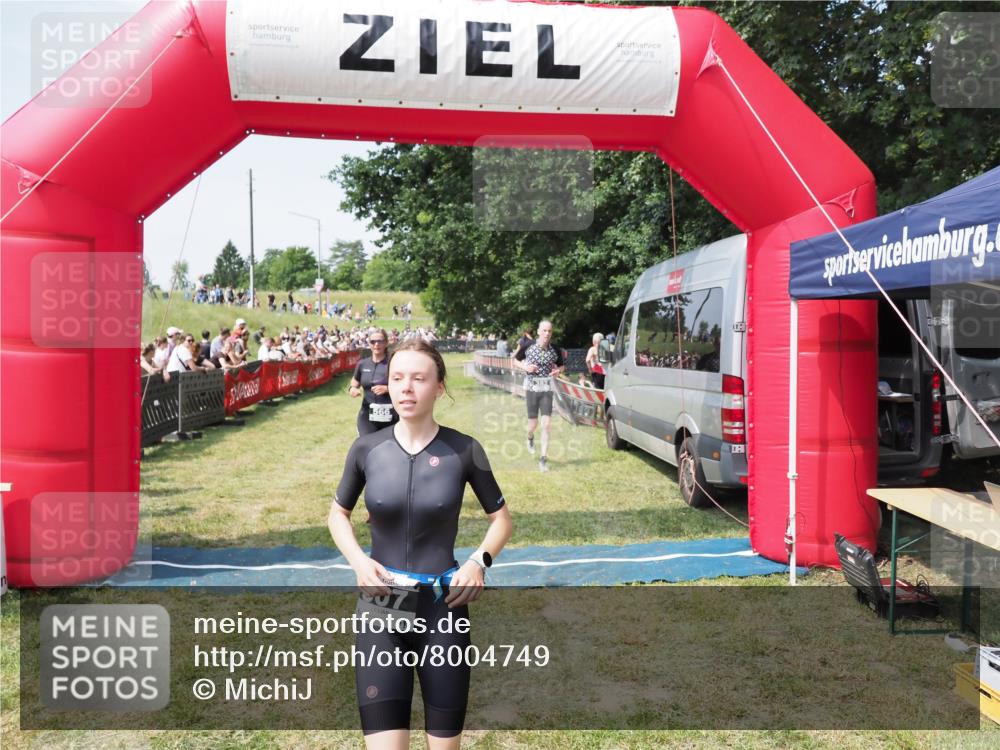 21.06.2025 - 27. Vierlanden-Triathlon MichiJ http://msf.ph/oto/8004749 15.06.2026 11:29:35 Ziel 263, 382, 507, 566 meine-sportfotos.de