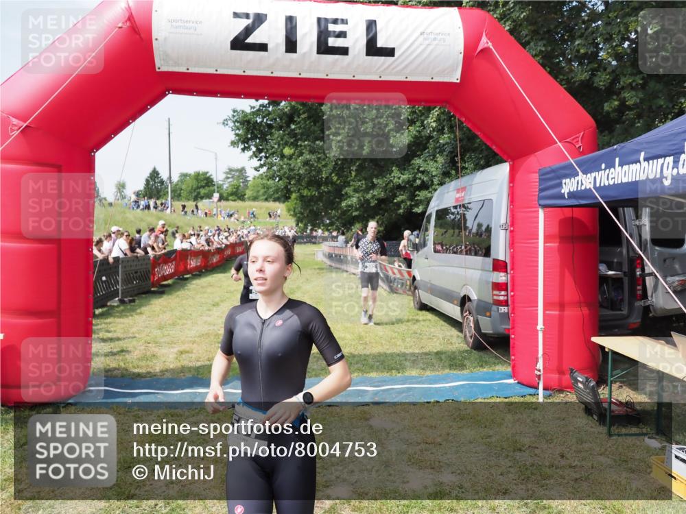 21.06.2025 - 27. Vierlanden-Triathlon MichiJ http://msf.ph/oto/8004753 15.06.2026 11:29:35 Ziel 263, 382, 507, 566 meine-sportfotos.de