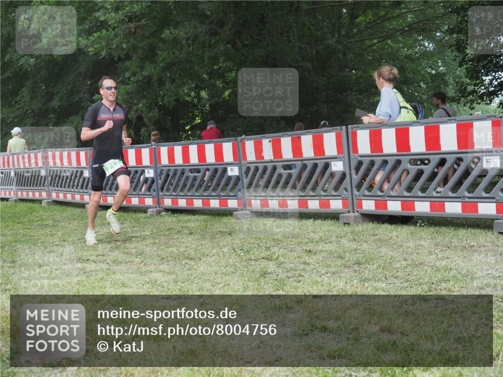 21.06.2025 - 27. Vierlanden-Triathlon KatJ http://msf.ph/oto/8004756 15.06.2025 12:58:06 Ziel 712 meine-sportfotos.de
