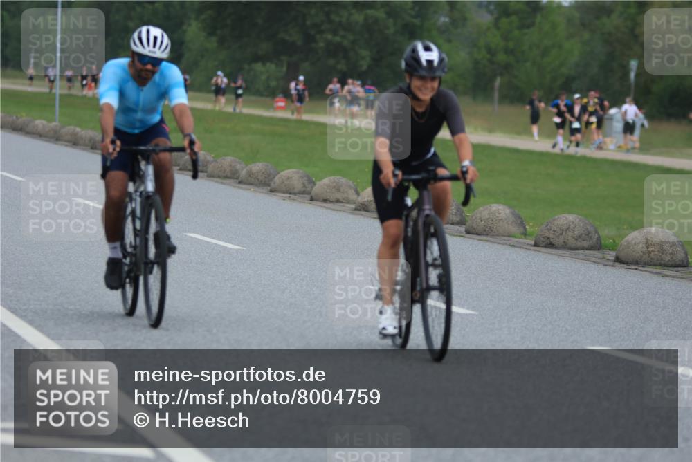 21.06.2025 - 27. Vierlanden-Triathlon H.Heesch http://msf.ph/oto/8004759 15.06.2025 12:51:56 Radfahren 699, 885 meine-sportfotos.de