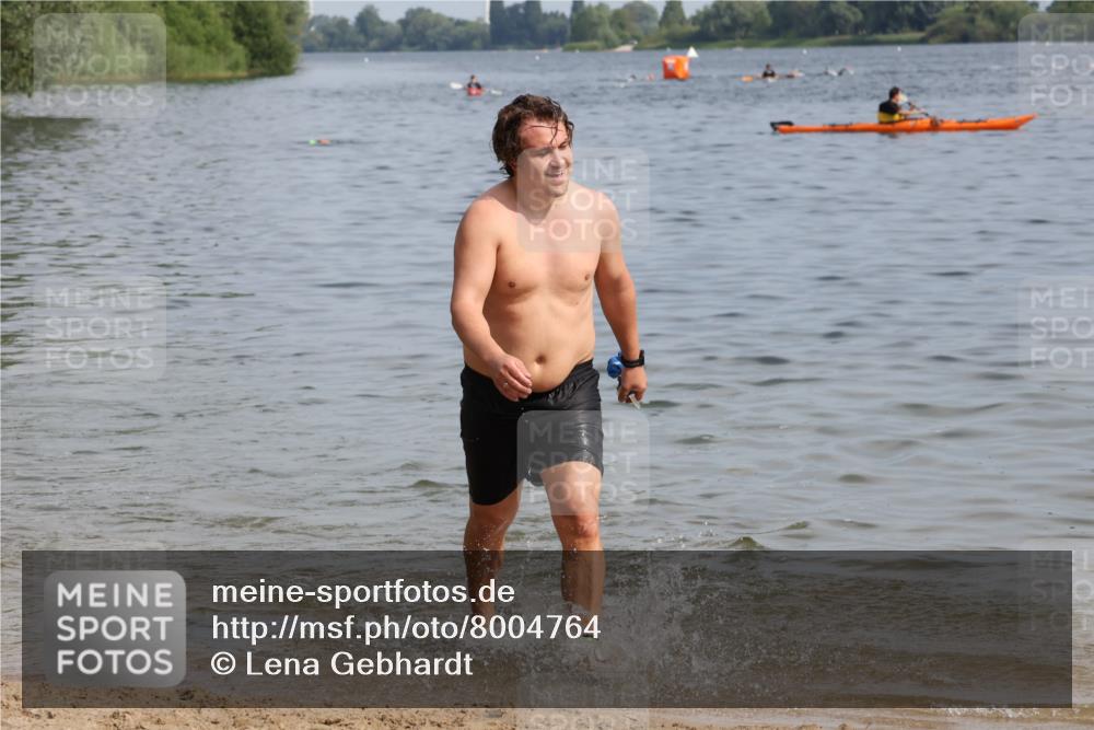 15.06.2025 - 27. Vierlanden-Triathlon Lena Gebhardt http://msf.ph/oto/8004764 15.06.2025 10:00:08 Schwimmen 290 meine-sportfotos.de