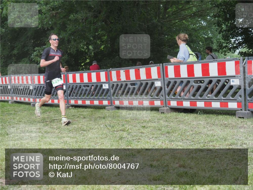 21.06.2025 - 27. Vierlanden-Triathlon KatJ http://msf.ph/oto/8004767 15.06.2025 12:58:06 Ziel 712 meine-sportfotos.de