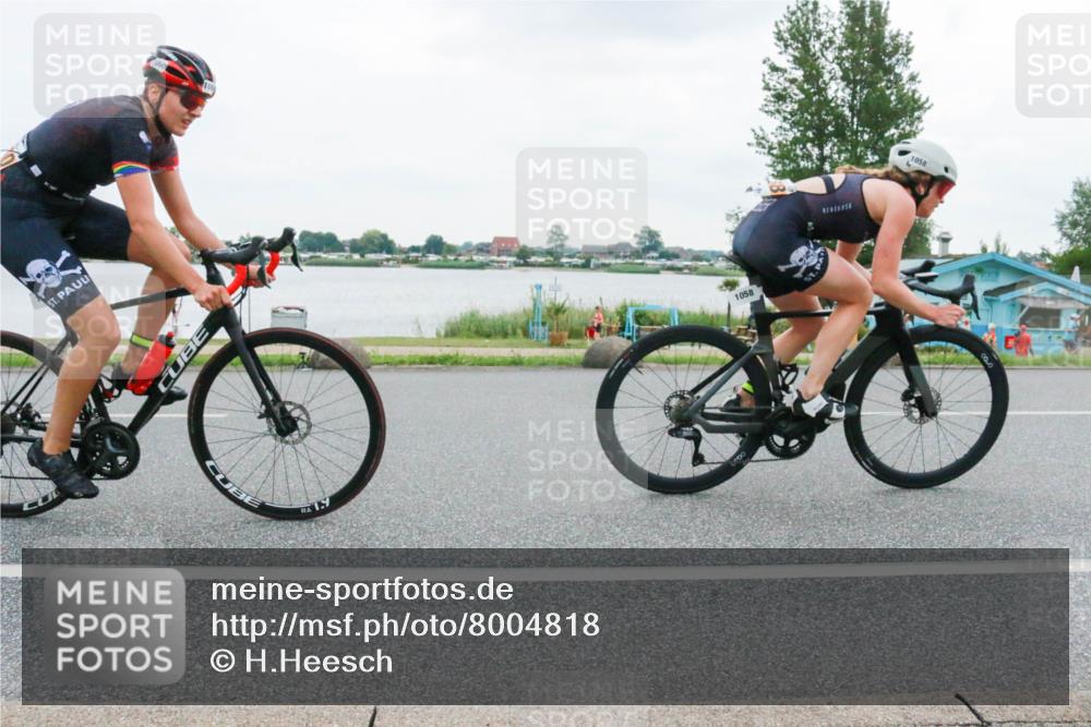 21.06.2025 - 27. Vierlanden-Triathlon H.Heesch http://msf.ph/oto/8004818 15.06.2025 13:00:35 Radfahren 1057, 1058, 1059, 1060, 1120, 1146 meine-sportfotos.de