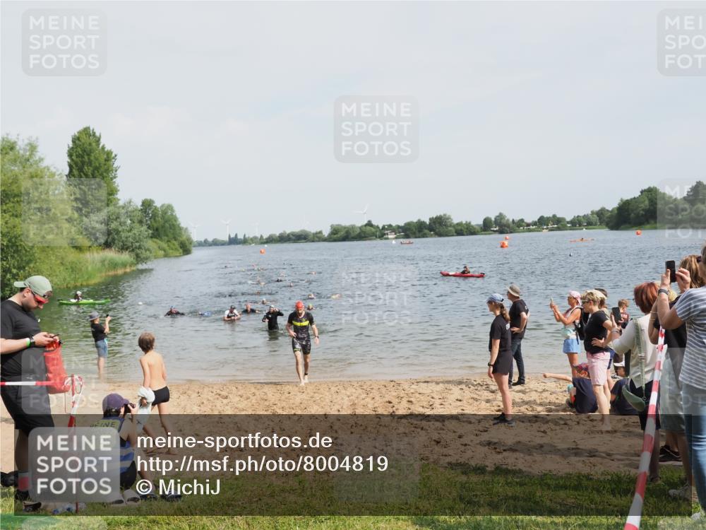 21.06.2025 - 27. Vierlanden-Triathlon MichiJ http://msf.ph/oto/8004819 15.06.2026 10:06:24 Schwimmen 394, 434, 447 meine-sportfotos.de