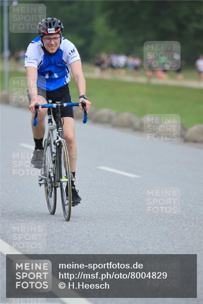 21.06.2025 - 27. Vierlanden-Triathlon H.Heesch http://msf.ph/oto/8004829 15.06.2025 12:52:18 Radfahren 969, 1400 meine-sportfotos.de