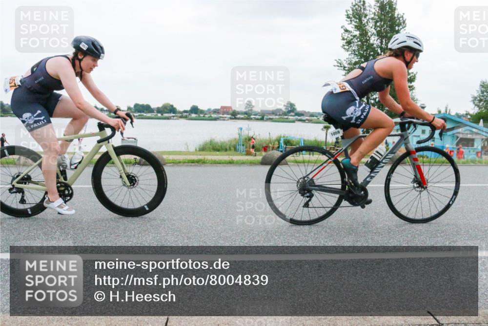 21.06.2025 - 27. Vierlanden-Triathlon H.Heesch http://msf.ph/oto/8004839 15.06.2025 13:00:35 Radfahren 1057, 1058, 1059, 1060, 1120, 1146 meine-sportfotos.de