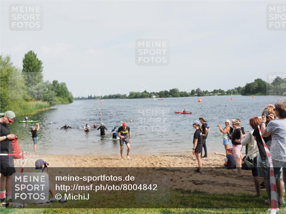 21.06.2025 - 27. Vierlanden-Triathlon MichiJ http://msf.ph/oto/8004842 15.06.2026 10:06:26 Schwimmen 394, 434, 447 meine-sportfotos.de