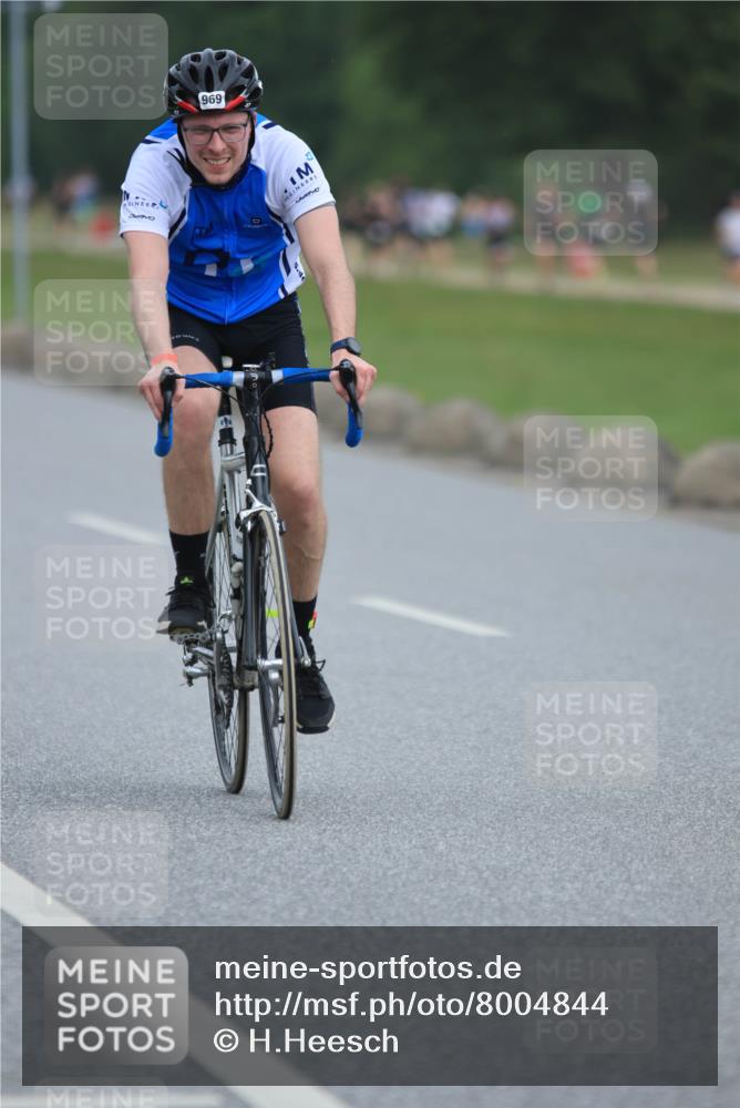 21.06.2025 - 27. Vierlanden-Triathlon H.Heesch http://msf.ph/oto/8004844 15.06.2025 12:52:18 Radfahren 969, 1400 meine-sportfotos.de