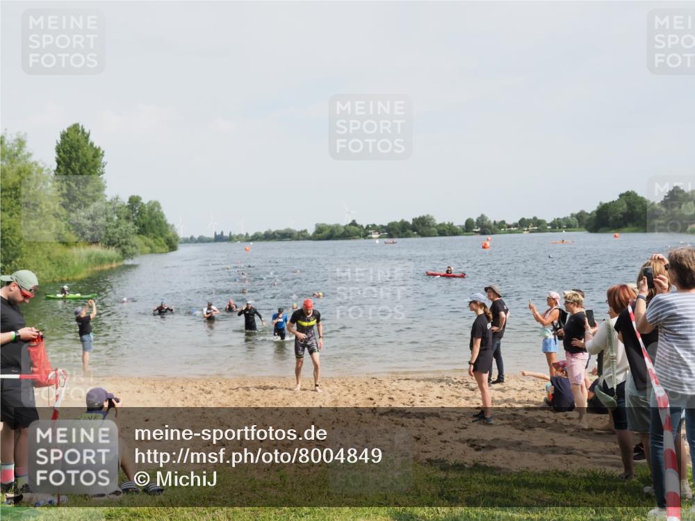 21.06.2025 - 27. Vierlanden-Triathlon MichiJ http://msf.ph/oto/8004849 15.06.2026 10:06:26 Schwimmen 394, 434, 447 meine-sportfotos.de