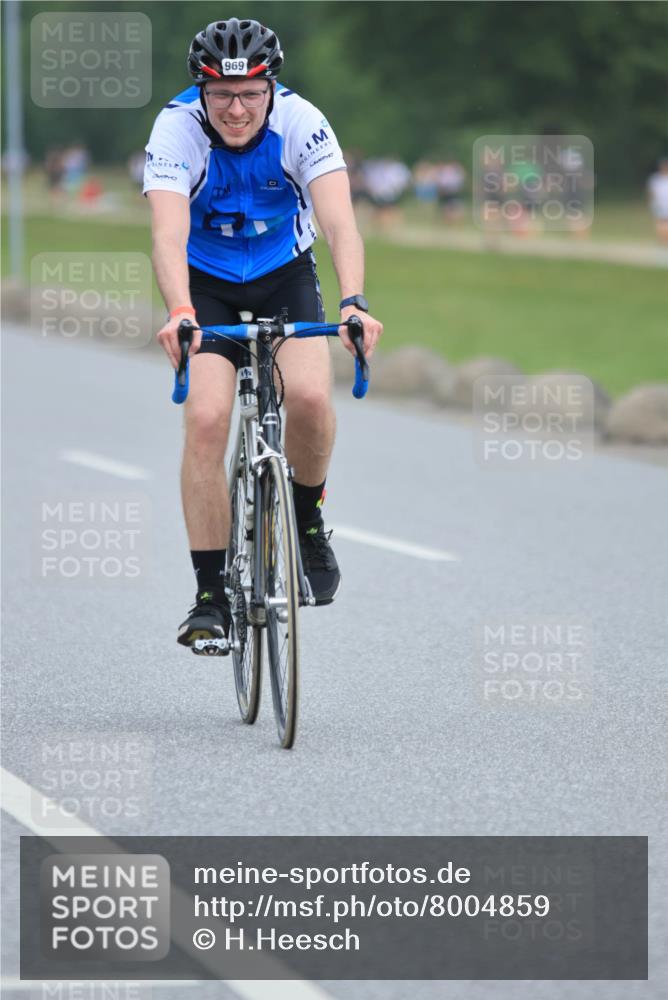 21.06.2025 - 27. Vierlanden-Triathlon H.Heesch http://msf.ph/oto/8004859 15.06.2025 12:52:19 Radfahren 969, 1400 meine-sportfotos.de