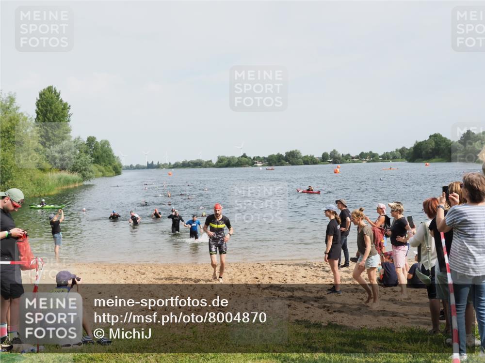 21.06.2025 - 27. Vierlanden-Triathlon MichiJ http://msf.ph/oto/8004870 15.06.2026 10:06:27 Schwimmen 394, 434, 447 meine-sportfotos.de