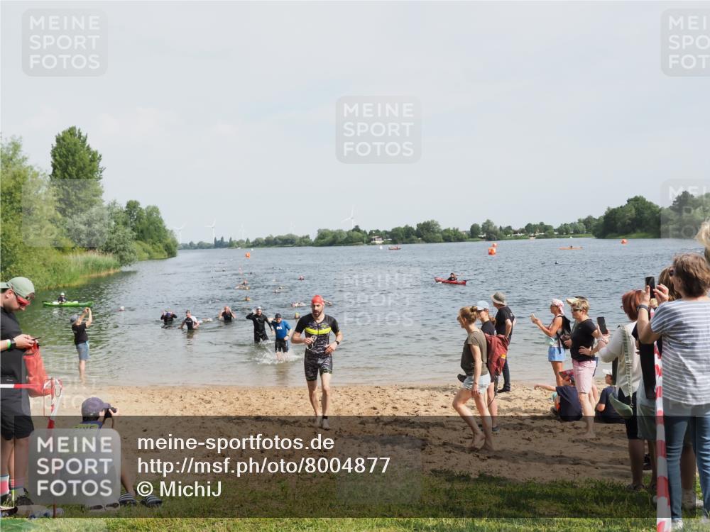 21.06.2025 - 27. Vierlanden-Triathlon MichiJ http://msf.ph/oto/8004877 15.06.2026 10:06:27 Schwimmen 394, 434, 447 meine-sportfotos.de