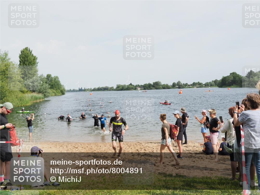 21.06.2025 - 27. Vierlanden-Triathlon MichiJ http://msf.ph/oto/8004891 15.06.2026 10:06:28 Schwimmen 394, 434, 440, 447 meine-sportfotos.de