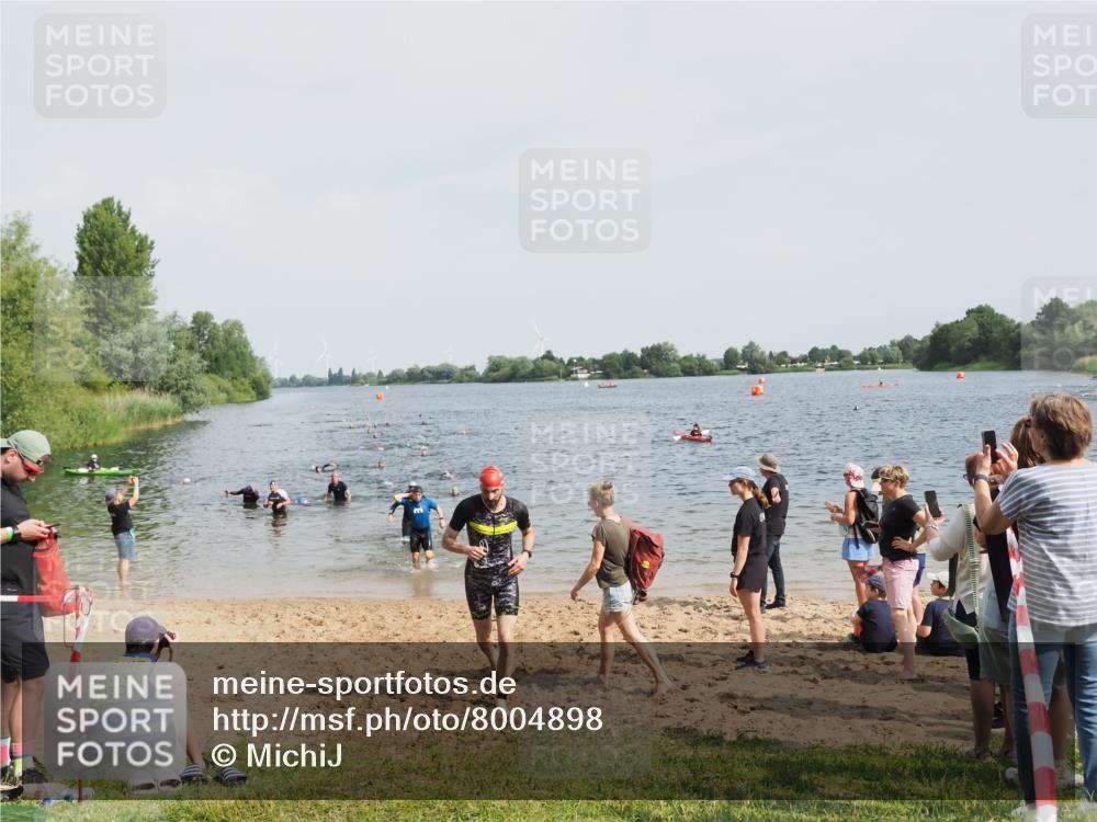 21.06.2025 - 27. Vierlanden-Triathlon MichiJ http://msf.ph/oto/8004898 15.06.2026 10:06:28 Schwimmen 394, 434, 440, 447 meine-sportfotos.de