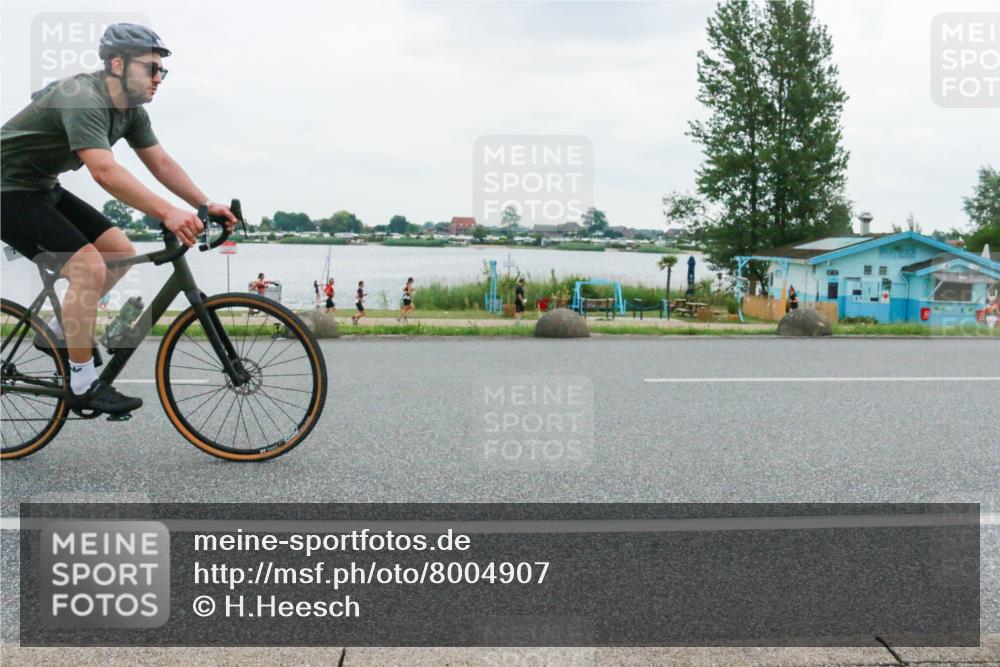 21.06.2025 - 27. Vierlanden-Triathlon H.Heesch http://msf.ph/oto/8004907 15.06.2025 13:00:46 Radfahren 742, 1098, 1104, 1108, 1148 meine-sportfotos.de