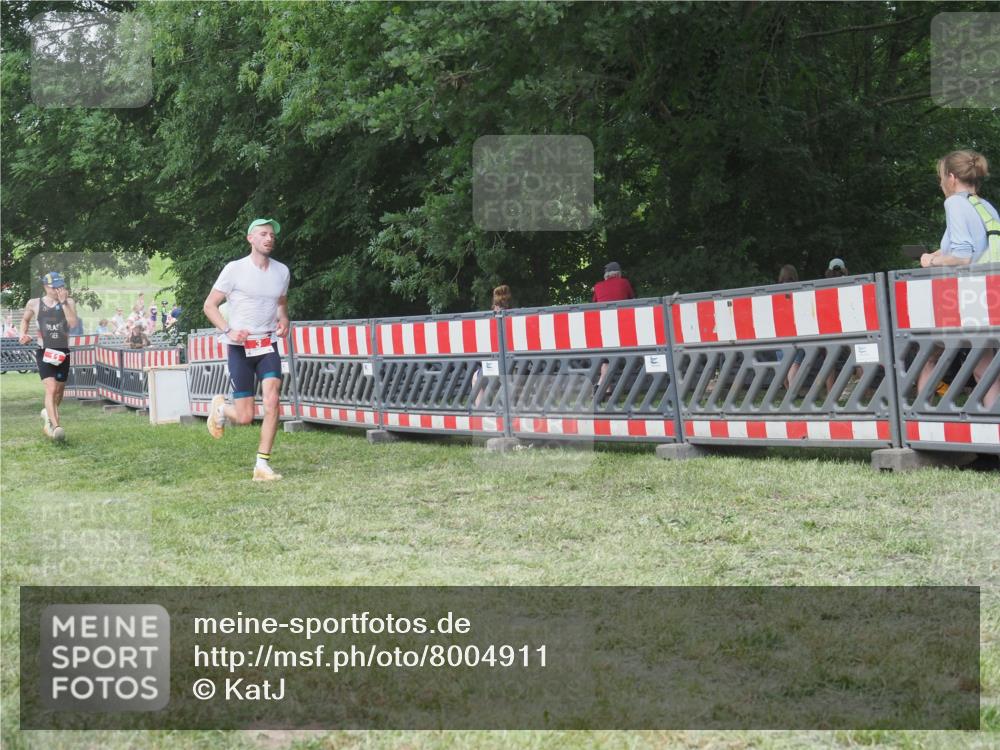21.06.2025 - 27. Vierlanden-Triathlon KatJ http://msf.ph/oto/8004911 15.06.2025 12:58:21 Ziel 3, 11, 1034, 1035, 1036, 1037 meine-sportfotos.de