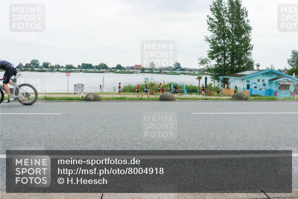 21.06.2025 - 27. Vierlanden-Triathlon H.Heesch http://msf.ph/oto/8004918 15.06.2025 13:00:47 Radfahren 742, 1098, 1104, 1108, 1148 meine-sportfotos.de