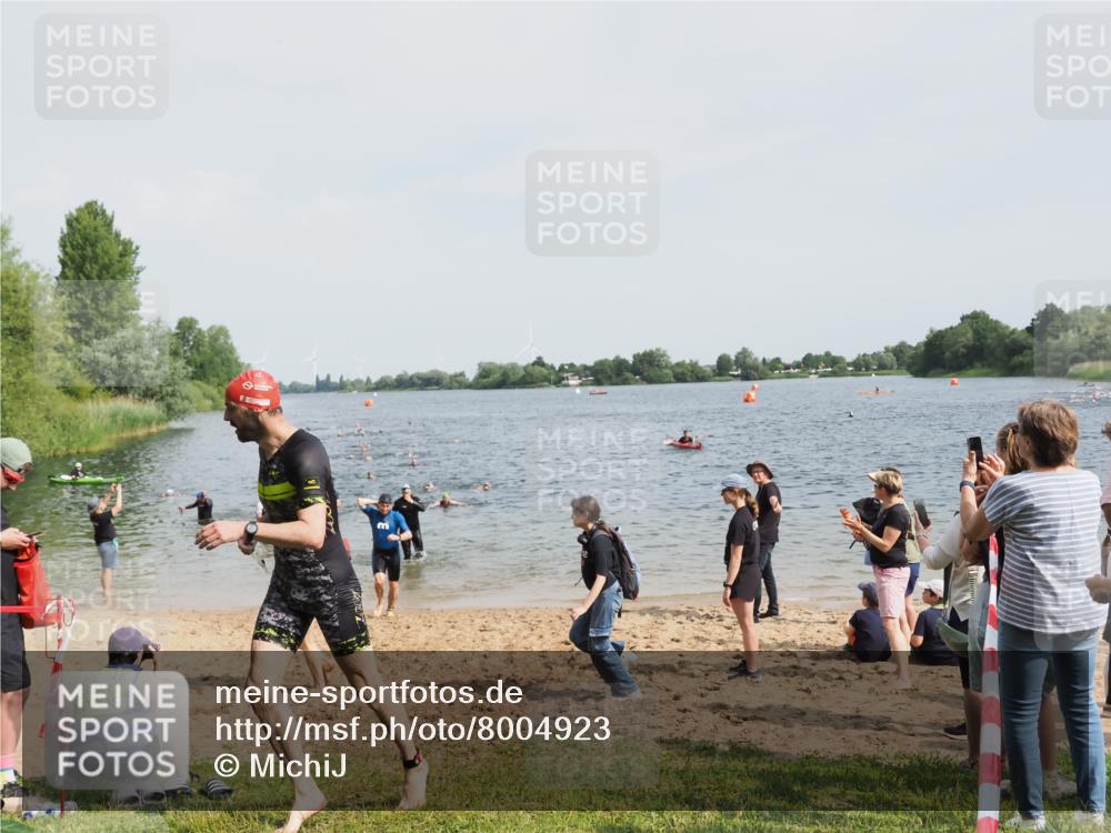 21.06.2025 - 27. Vierlanden-Triathlon MichiJ http://msf.ph/oto/8004923 15.06.2026 10:06:30 Schwimmen 394, 434, 440 meine-sportfotos.de