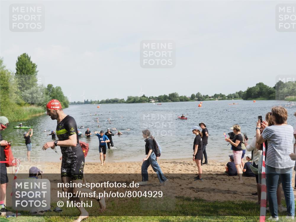 21.06.2025 - 27. Vierlanden-Triathlon MichiJ http://msf.ph/oto/8004929 15.06.2026 10:06:30 Schwimmen 394, 434, 440 meine-sportfotos.de