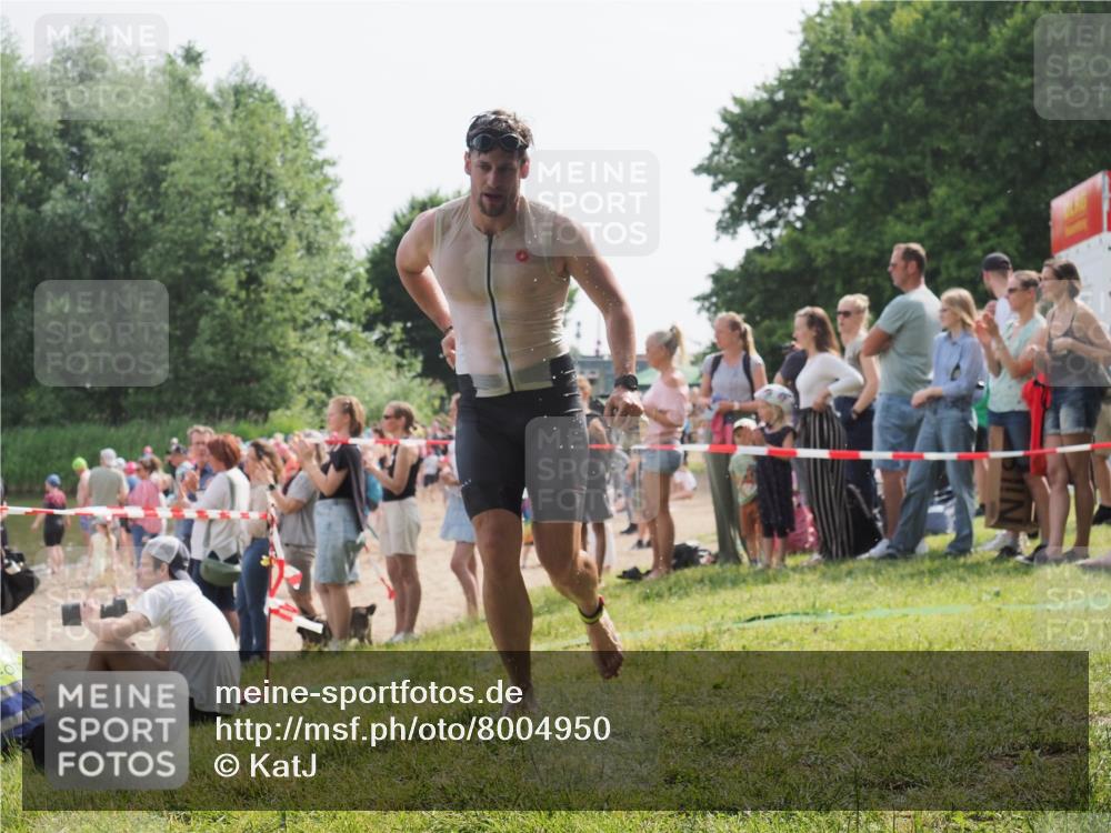 15.06.2025 - 27. Vierlanden-Triathlon KatJ http://msf.ph/oto/8004950 15.06.2025 10:03:56 Schwimmen 415, 427, 436, 439, 1398 meine-sportfotos.de