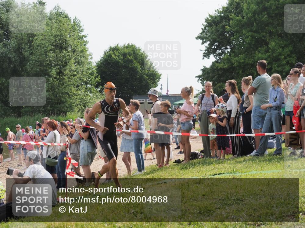 15.06.2025 - 27. Vierlanden-Triathlon KatJ http://msf.ph/oto/8004968 15.06.2025 10:03:59 Schwimmen 415, 427, 436, 1398 meine-sportfotos.de
