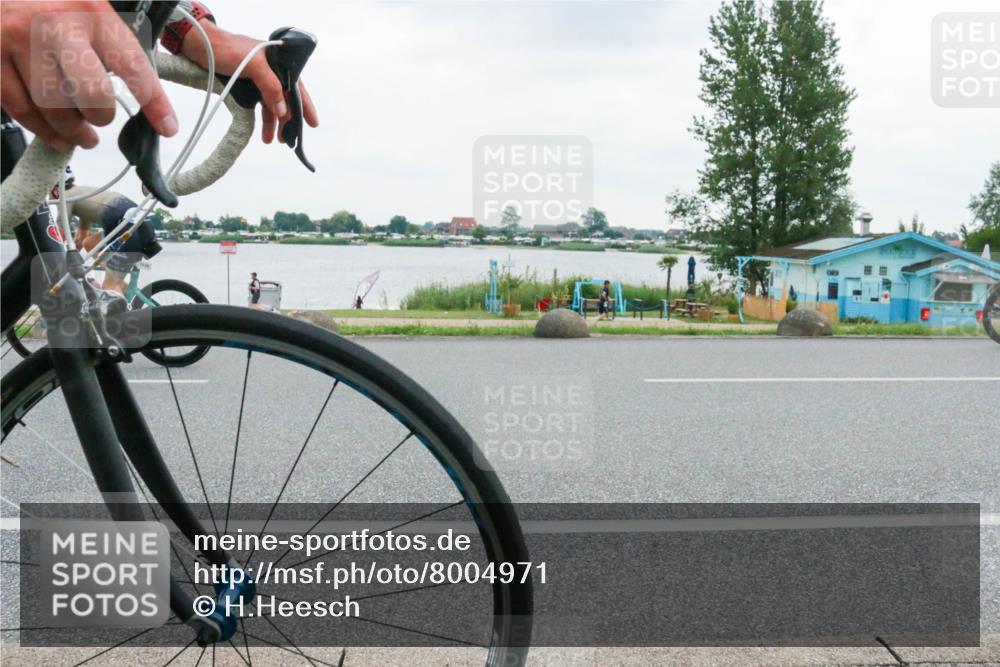 21.06.2025 - 27. Vierlanden-Triathlon H.Heesch http://msf.ph/oto/8004971 15.06.2025 13:01:07 Radfahren 1107, 1130 meine-sportfotos.de