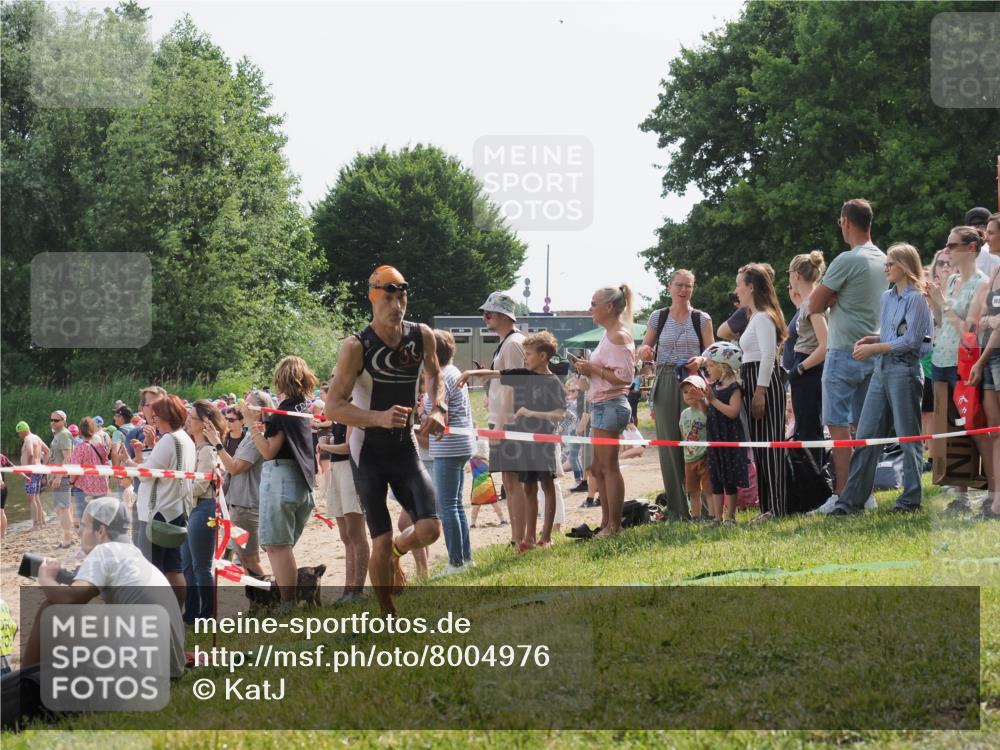 15.06.2025 - 27. Vierlanden-Triathlon KatJ http://msf.ph/oto/8004976 15.06.2025 10:03:59 Schwimmen 415, 427, 436, 1398 meine-sportfotos.de
