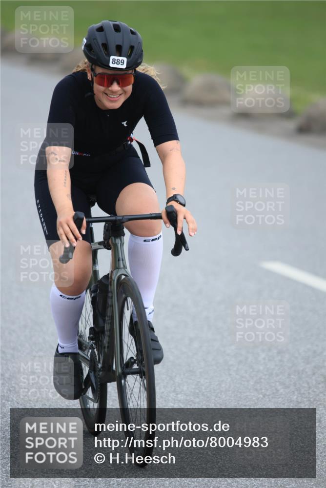 21.06.2025 - 27. Vierlanden-Triathlon H.Heesch http://msf.ph/oto/8004983 15.06.2025 12:52:43 Radfahren 889 meine-sportfotos.de