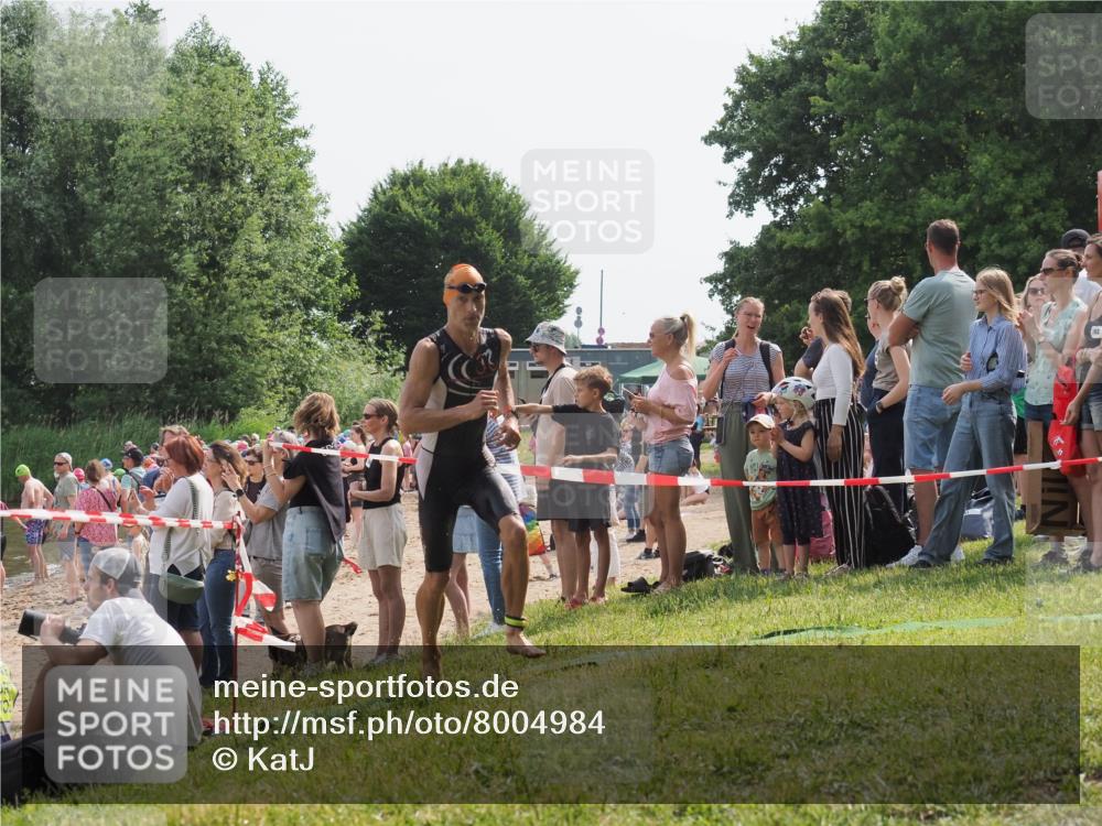 15.06.2025 - 27. Vierlanden-Triathlon KatJ http://msf.ph/oto/8004984 15.06.2025 10:03:59 Schwimmen 415, 427, 436, 1398 meine-sportfotos.de