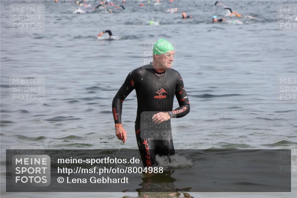 15.06.2025 - 27. Vierlanden-Triathlon Lena Gebhardt http://msf.ph/oto/8004988 15.06.2025 10:02:33 Schwimmen 397, 405 meine-sportfotos.de