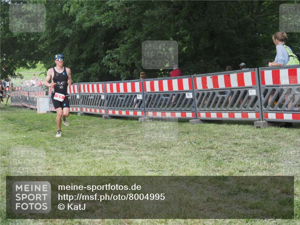 21.06.2025 - 27. Vierlanden-Triathlon KatJ http://msf.ph/oto/8004995 15.06.2025 12:58:23 Ziel 3, 11, 736, 1034, 1035, 1036, 1037 meine-sportfotos.de