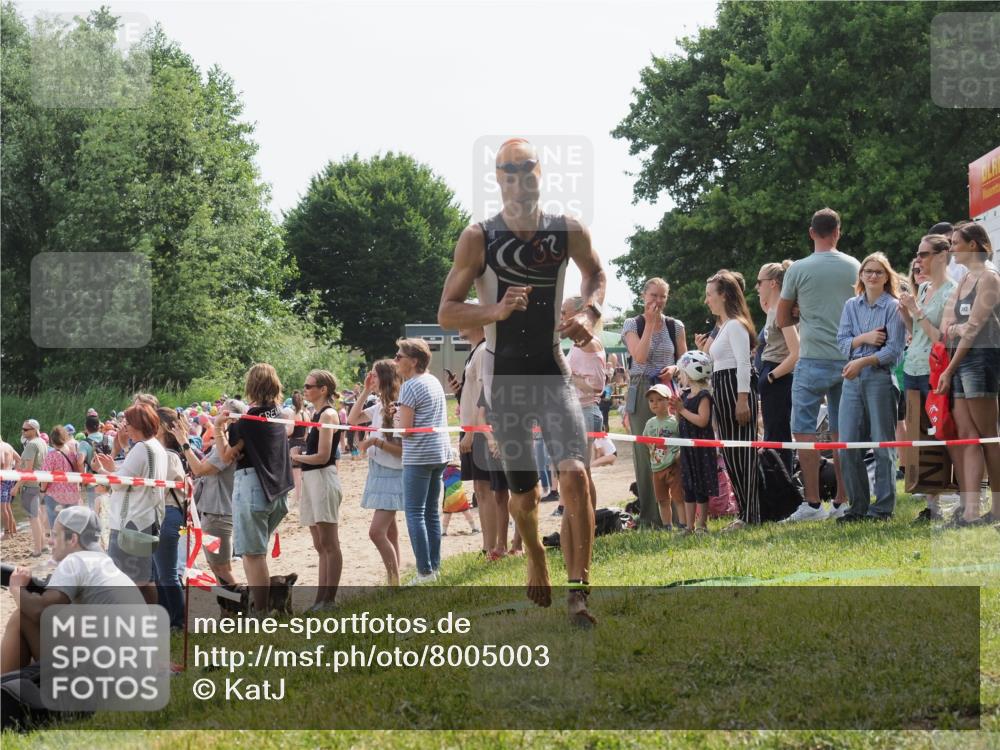 15.06.2025 - 27. Vierlanden-Triathlon KatJ http://msf.ph/oto/8005003 15.06.2025 10:04:00 Schwimmen 415, 427, 436, 1398 meine-sportfotos.de